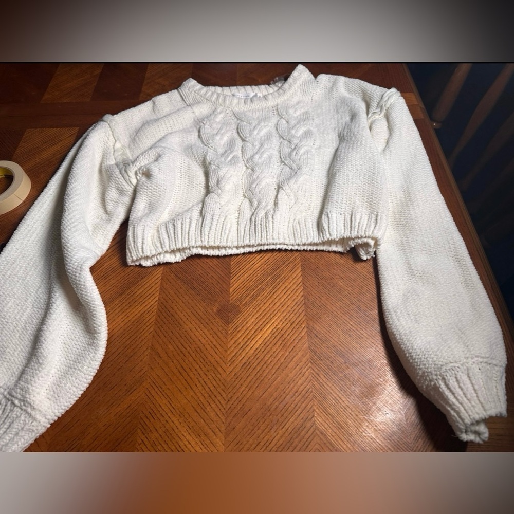 Aubrey Cable Knit Cropped Sweater
SZ XL